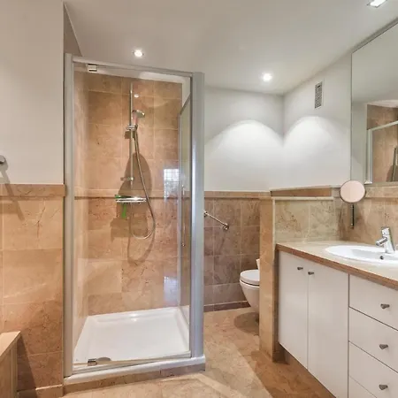 بيت للعطل Alzaro 0 *