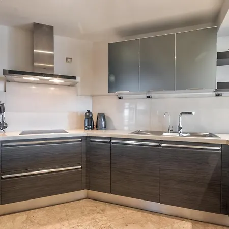 Alzaro 0 * بالم مار